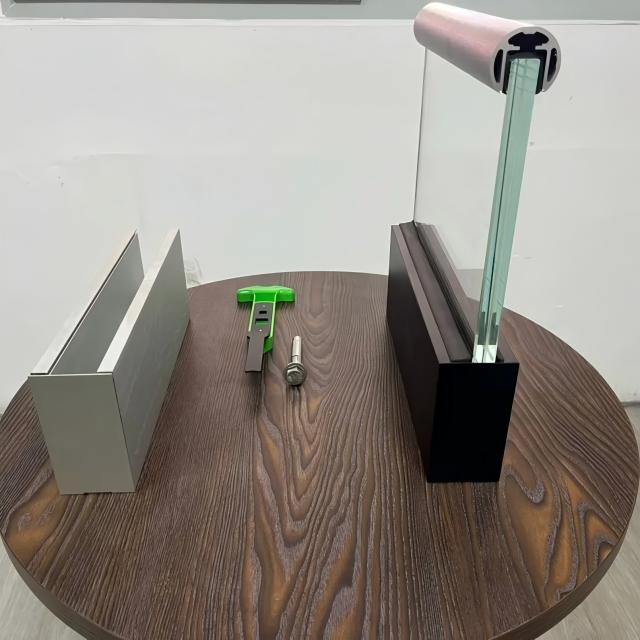 Outdoor Straight and Curved Balustrade Profile Aluminium U Channel for The Balcony