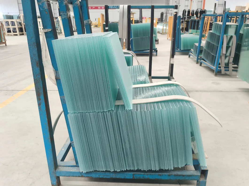 3.2mm 4mm 6mm 8mm Clear Obsucre Louver Shutter Glass with Polished Edges