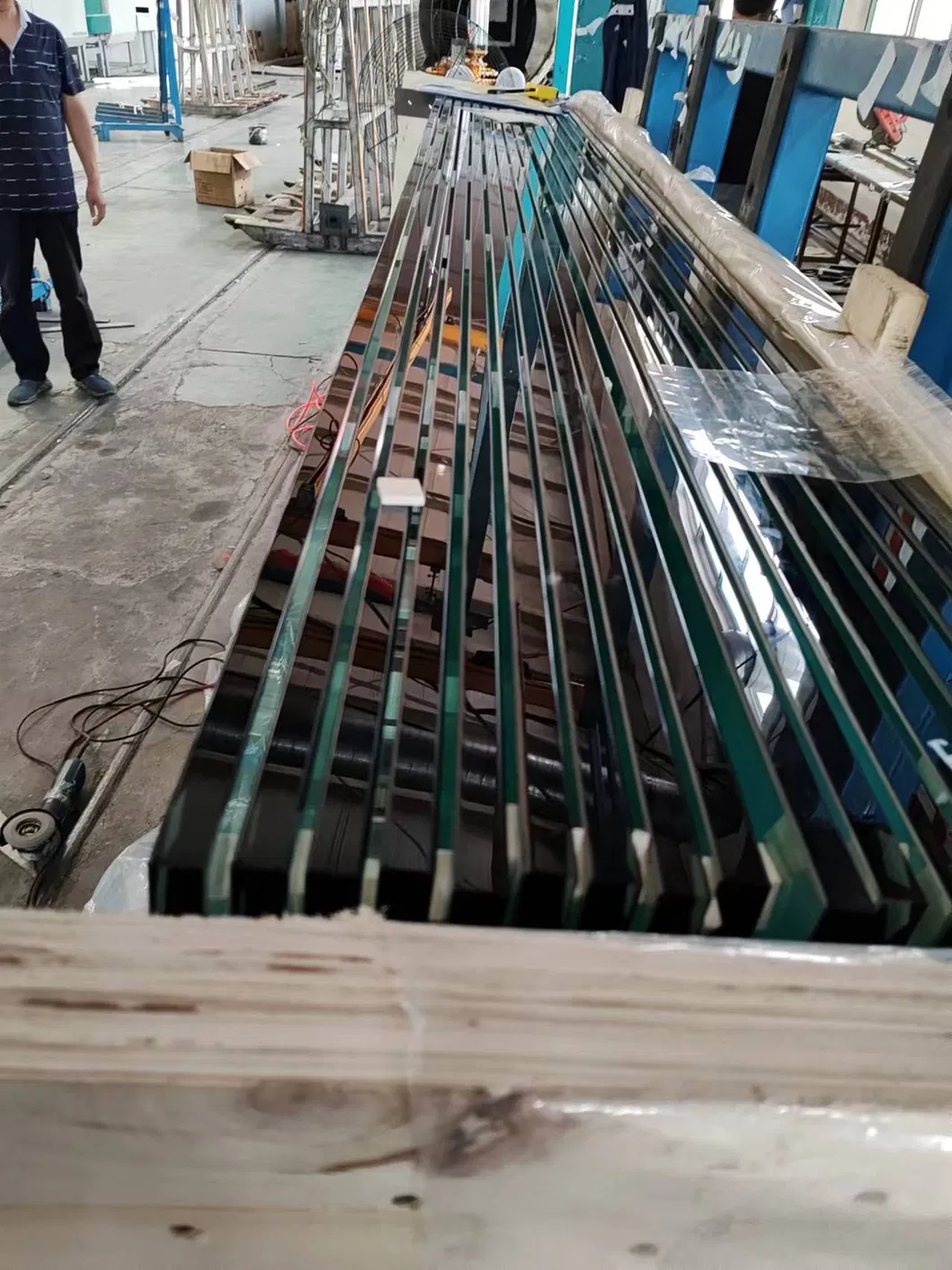 10mm 12mm 12.76mm Pool Fencing Toughened Glass with Spigots and Door Hinges