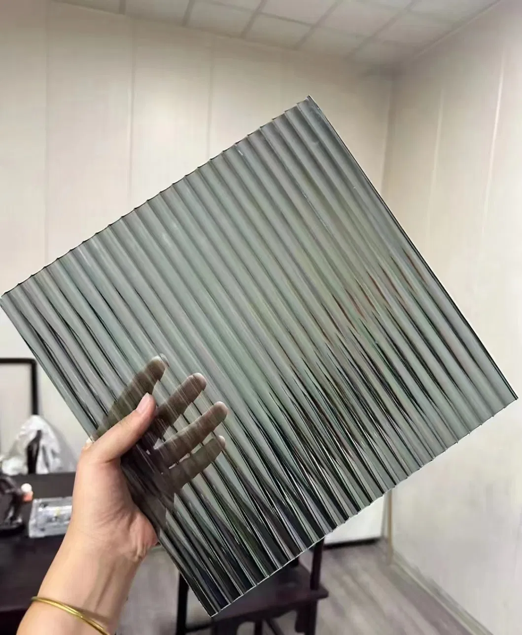 72X96 5mm Grey Moru Reeded Fluted Tempered Corrugated Figured Patterned Glass